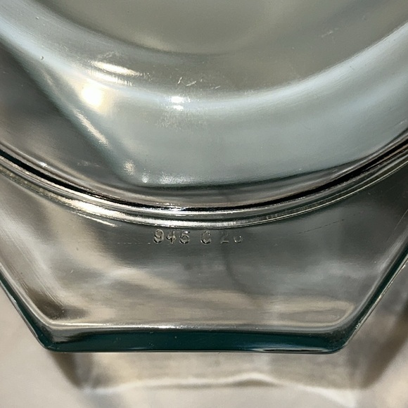 Vintage Pyrex Lace Medallion 2 1/2 Quart Casserole - Picture 6 of 16